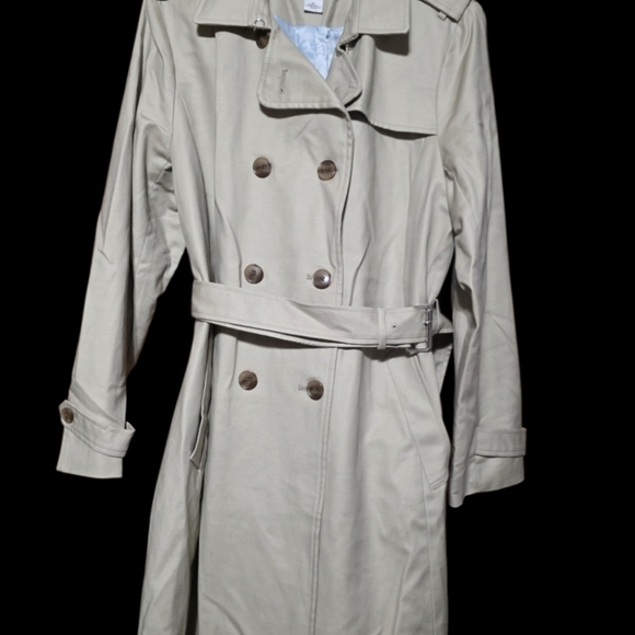 Liz Claiborne Jackets & Blazers - Liz Claiborne Classic Beige Trench Coat
